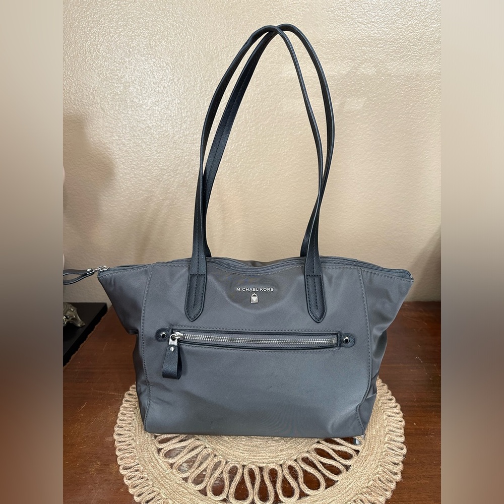 Michael Kors Kelsey Medium Nylon Tote- EUC
